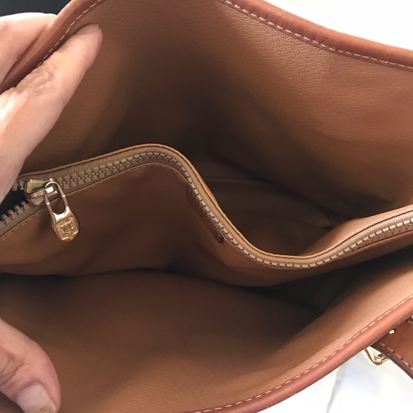 Celine || SOLD‼️Macadam Vintage Shoulder Tote - Picture 2 of 13